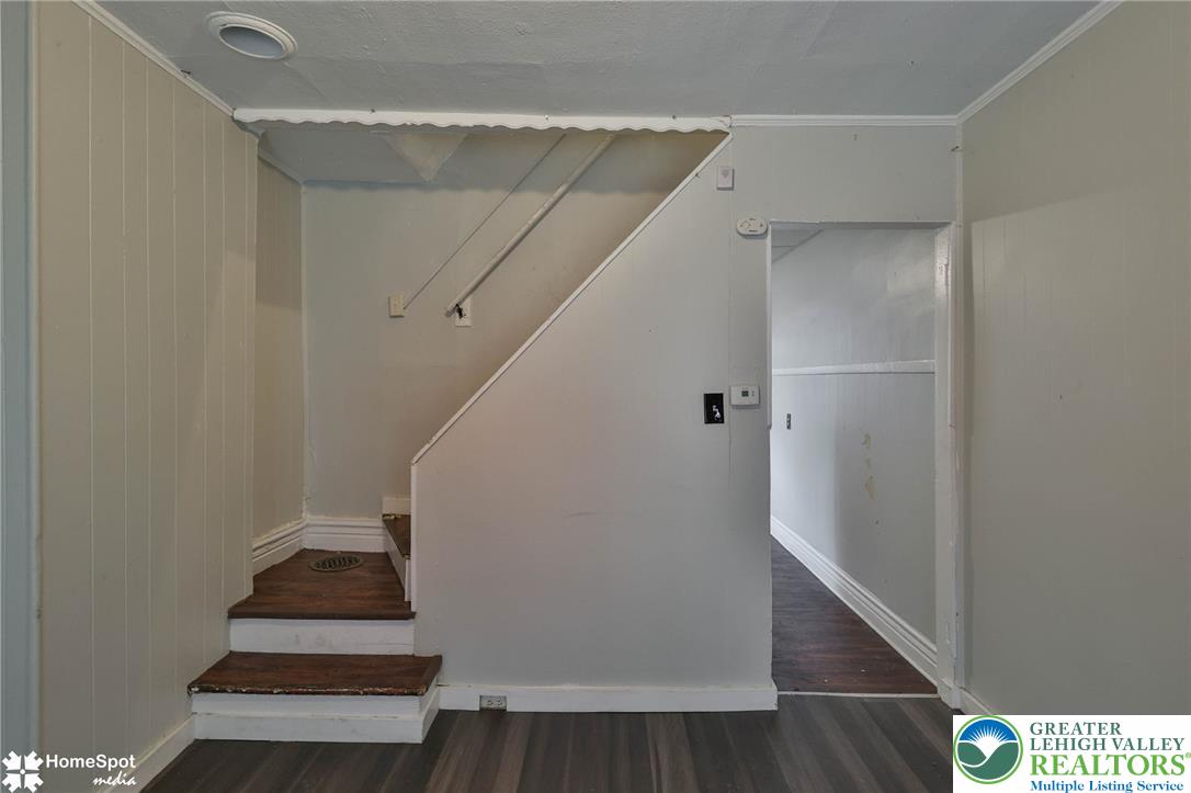 230 North Nagle Street Property Photo 7