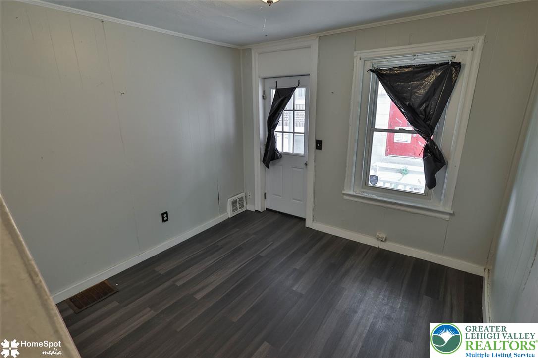 230 North Nagle Street Property Photo 8