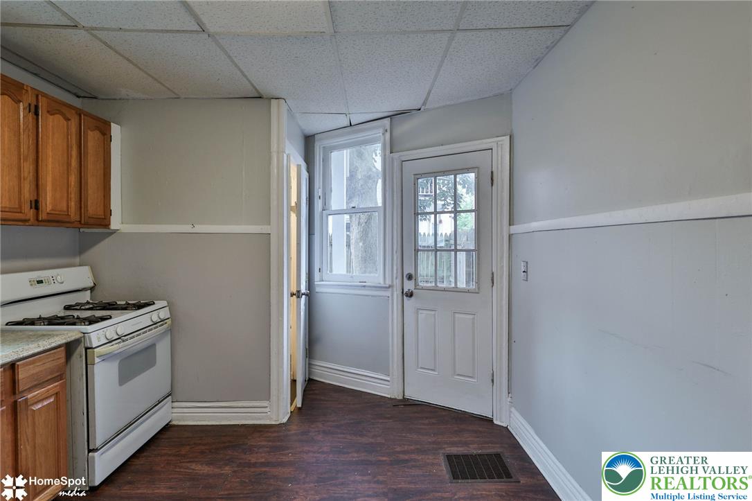 230 North Nagle Street Property Photo 10