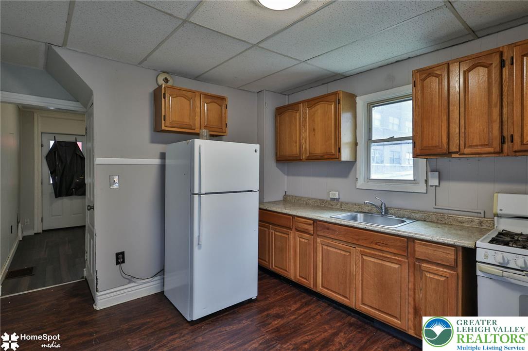 230 North Nagle Street Property Photo 12