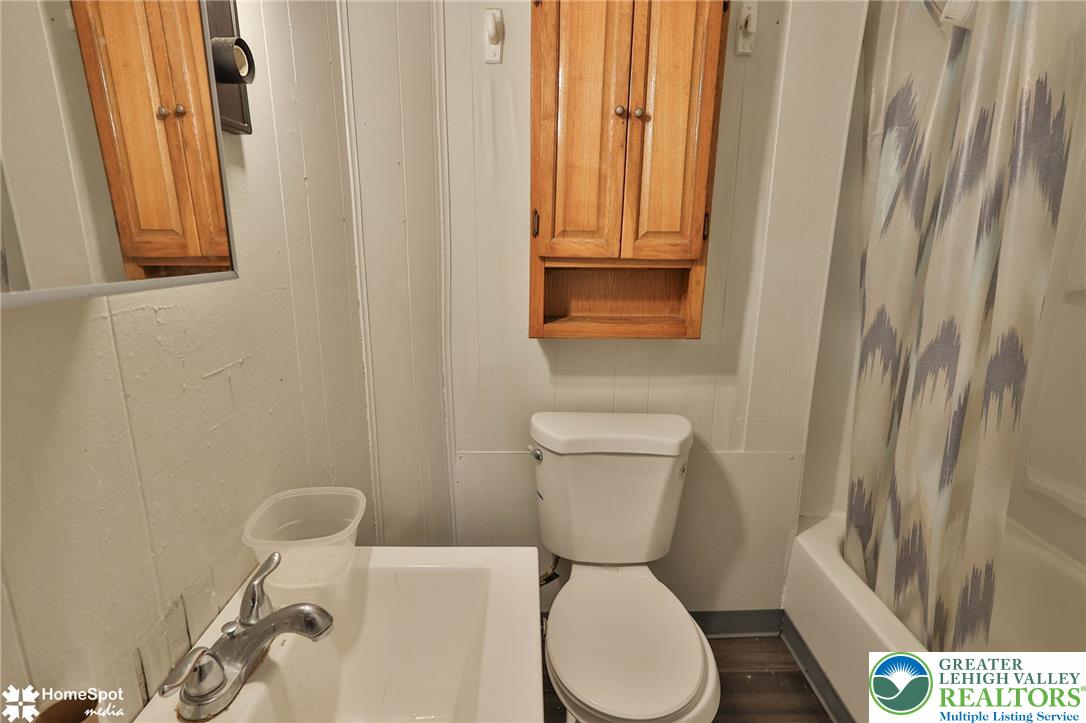 230 North Nagle Street Property Photo 15