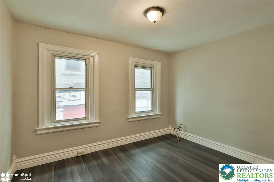 230 North Nagle Street Property Photo 16