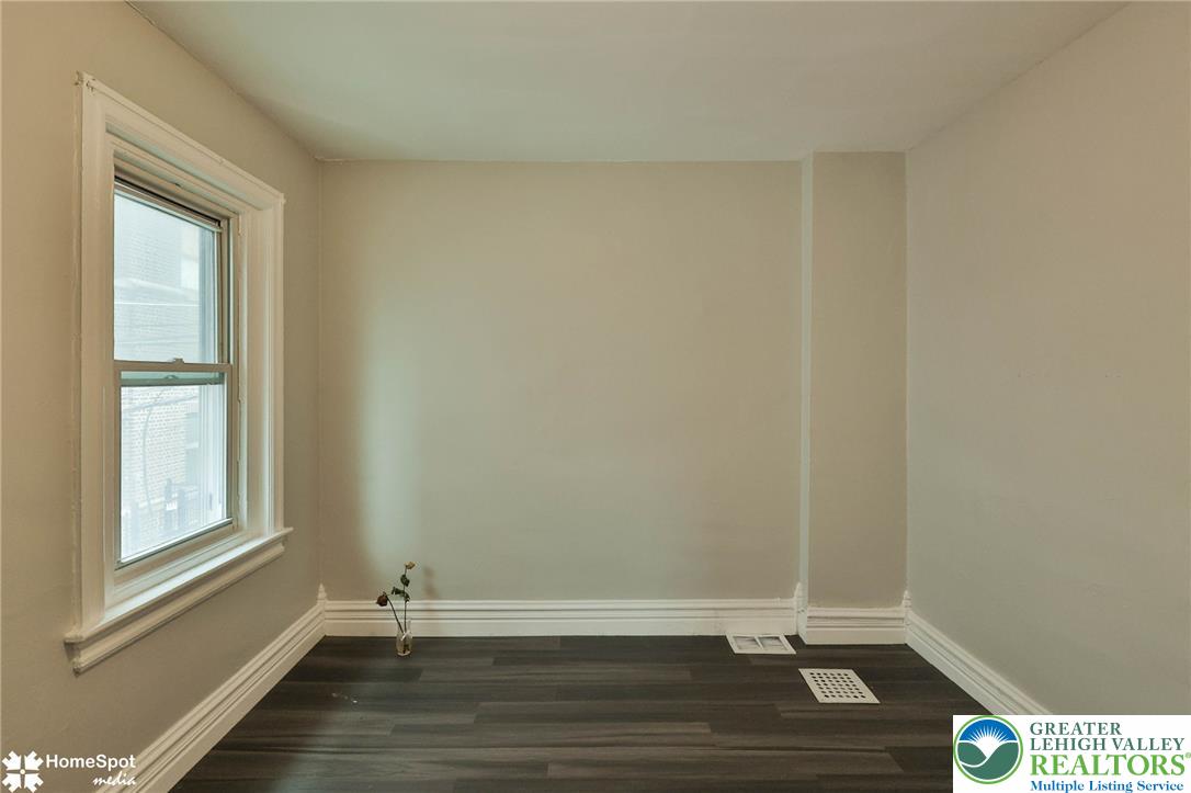 230 North Nagle Street Property Photo 17