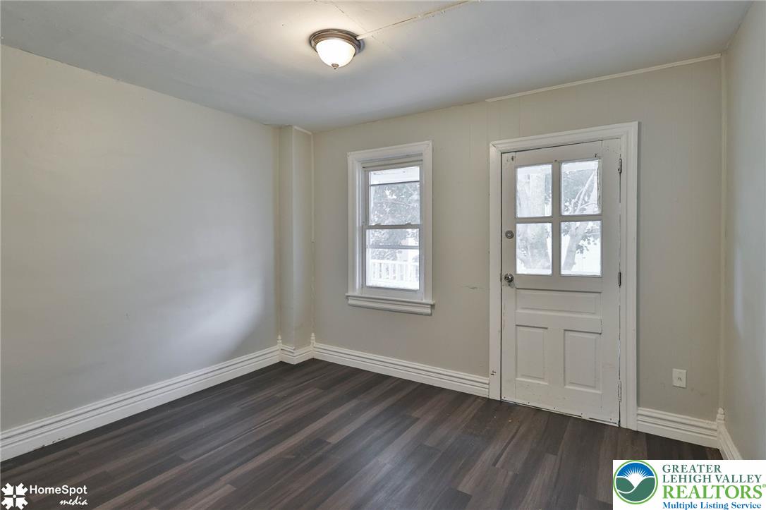 230 North Nagle Street Property Photo 21