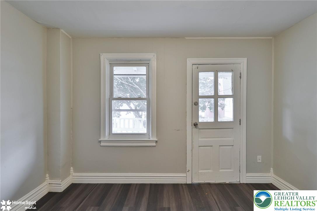 230 North Nagle Street Property Photo 22