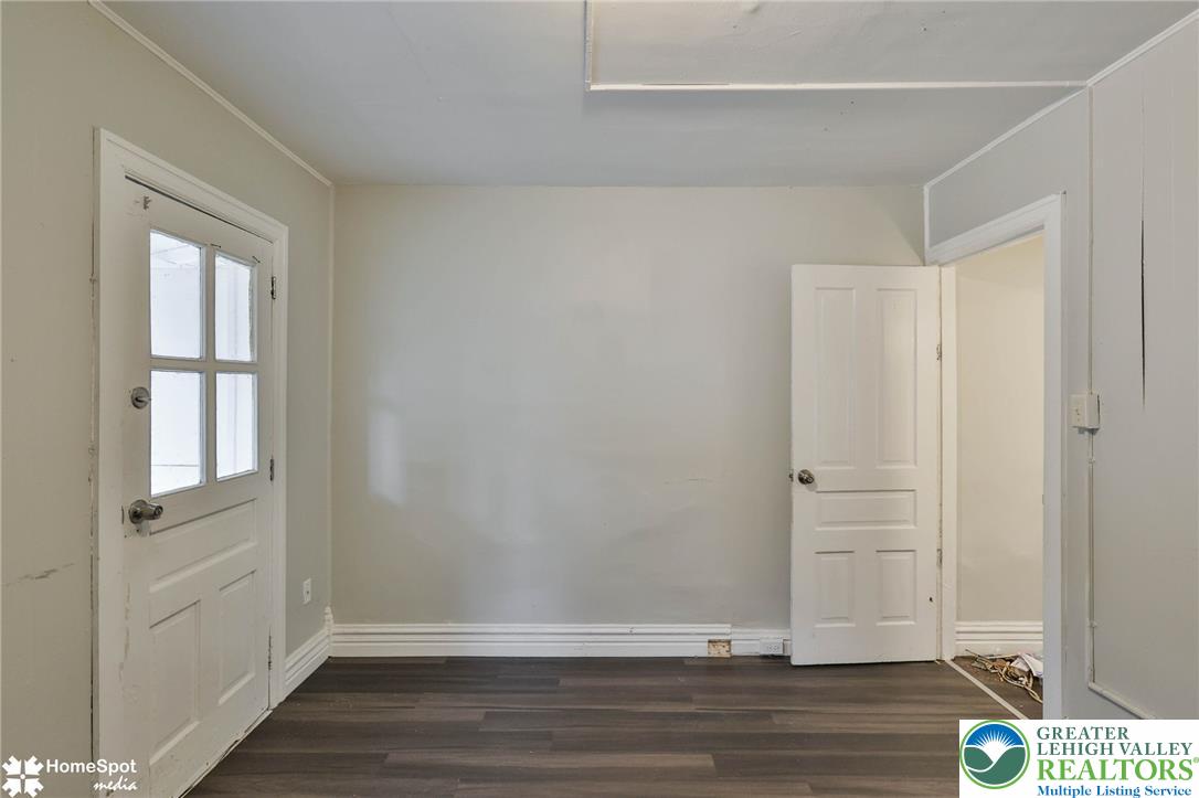 230 North Nagle Street Property Photo 24