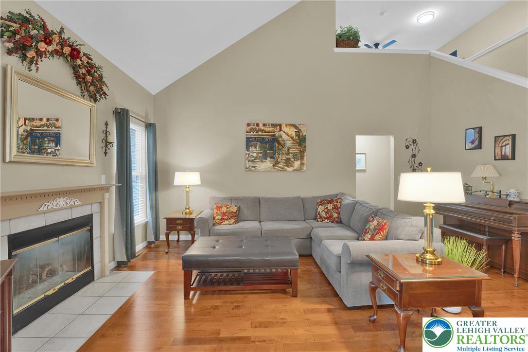 2184 Greenmeadow Drive Property Photo 7
