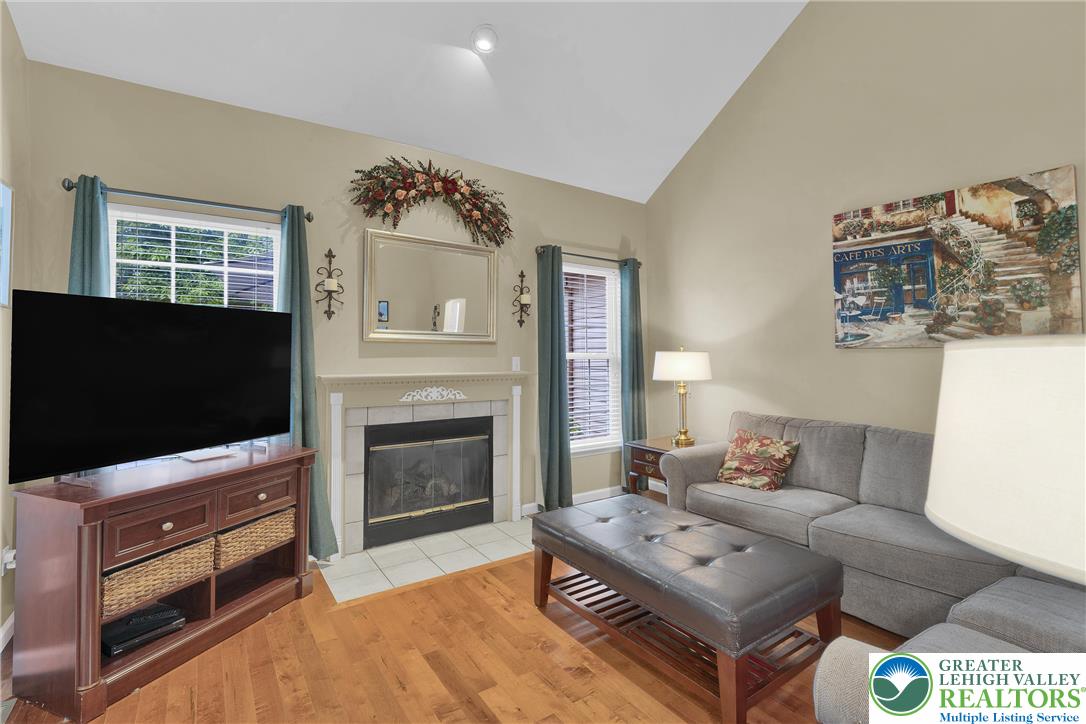 2184 Greenmeadow Drive Property Photo 8