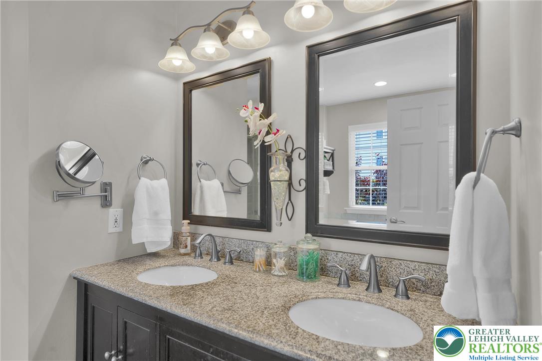 2184 Greenmeadow Drive Property Photo 17