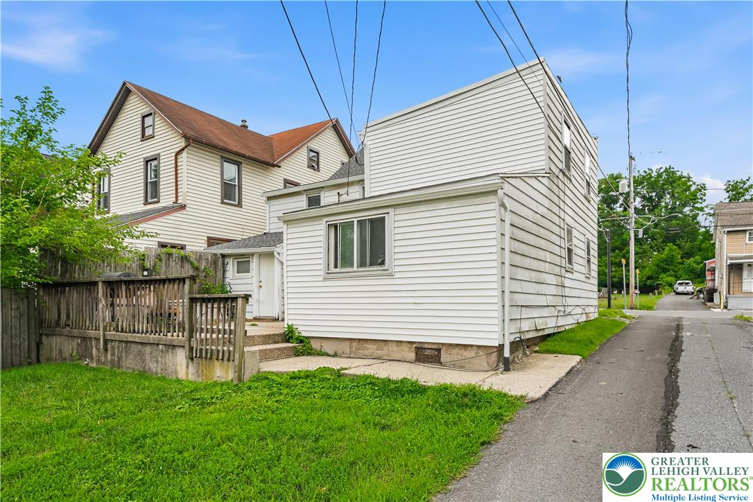 229 Main Street Property Photo 10
