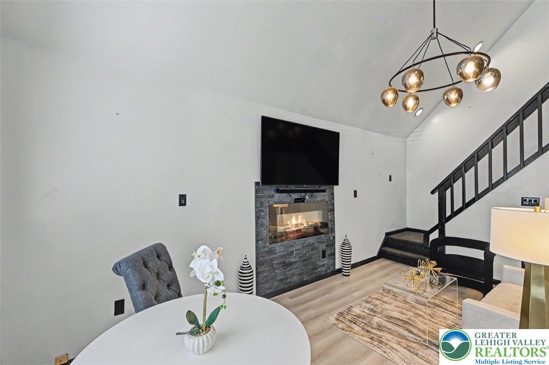1717 Rolling Hills Drive Property Photo 16