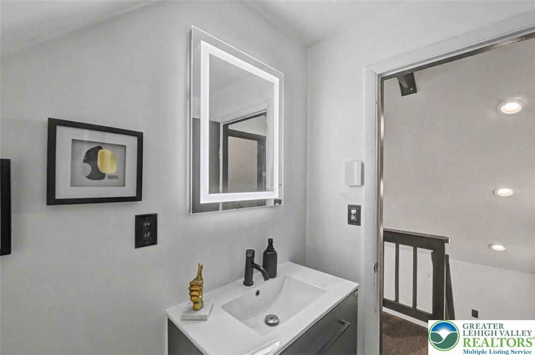 1717 Rolling Hills Drive Property Photo 37