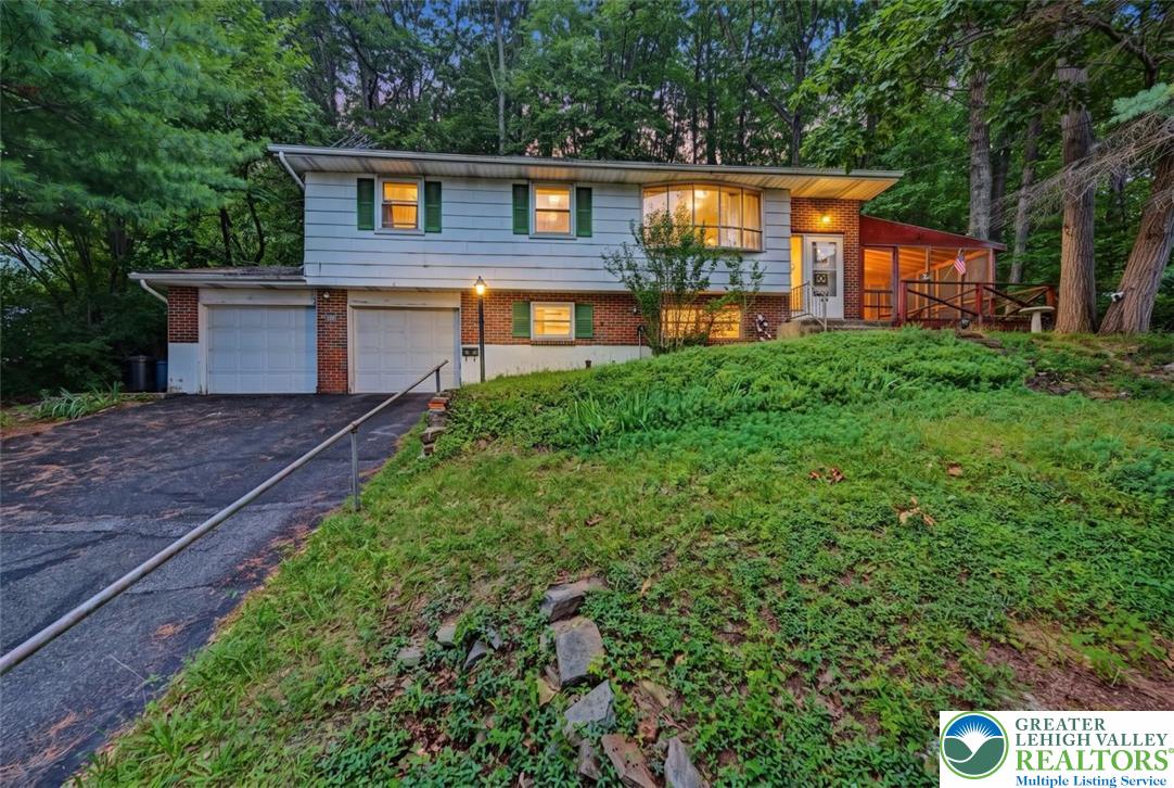 205 West Plainfield Avenue Property Photo 1