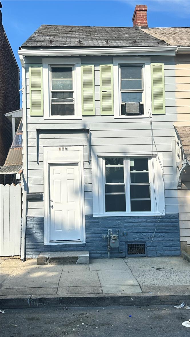 542 North New Street Property Photo 1