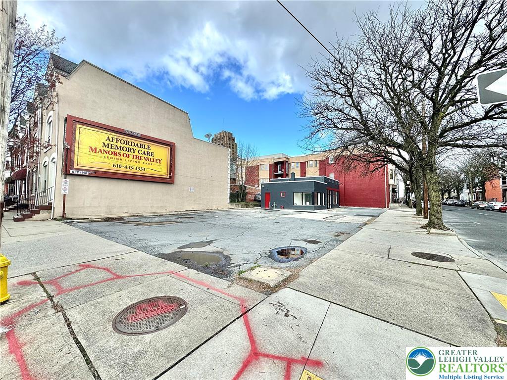 953 West Walnut Street Property Photo 3