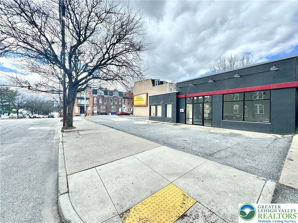 953 West Walnut Street Property Photo 6