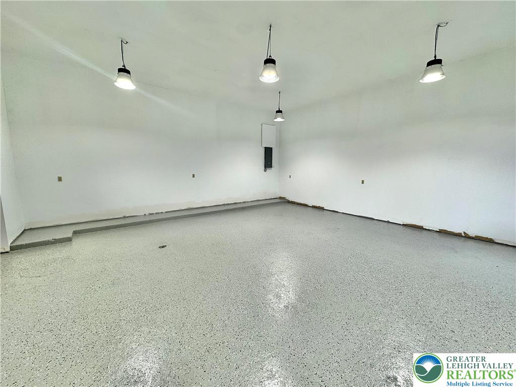 953 West Walnut Street Property Photo 8