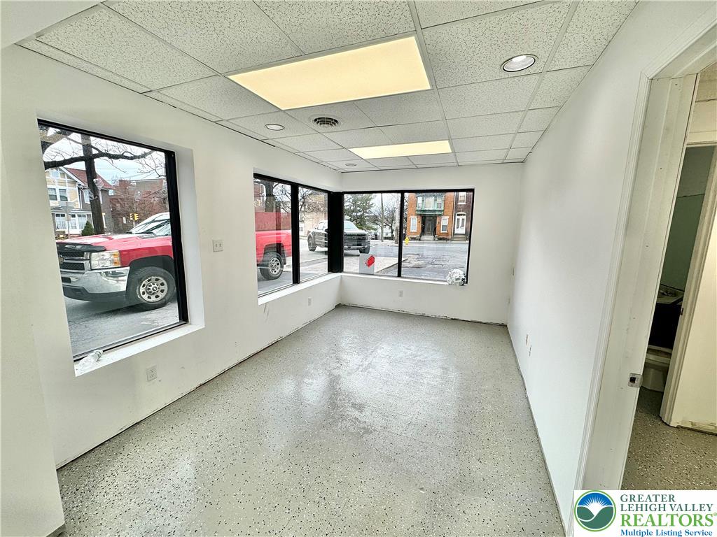 953 West Walnut Street Property Photo 10