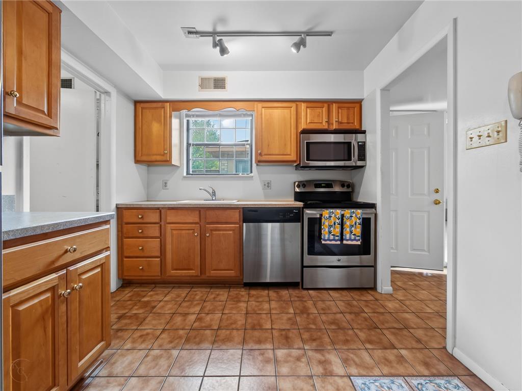 2822 Whitemarsh Place Property Photo 4