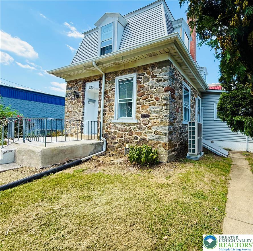 720 Park Street Property Photo 1