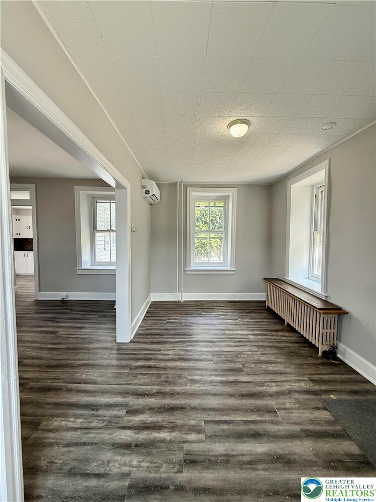 720 Park Street Property Photo 4