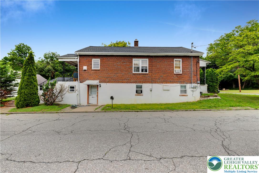 1901 Willow Park Road Property Photo 1
