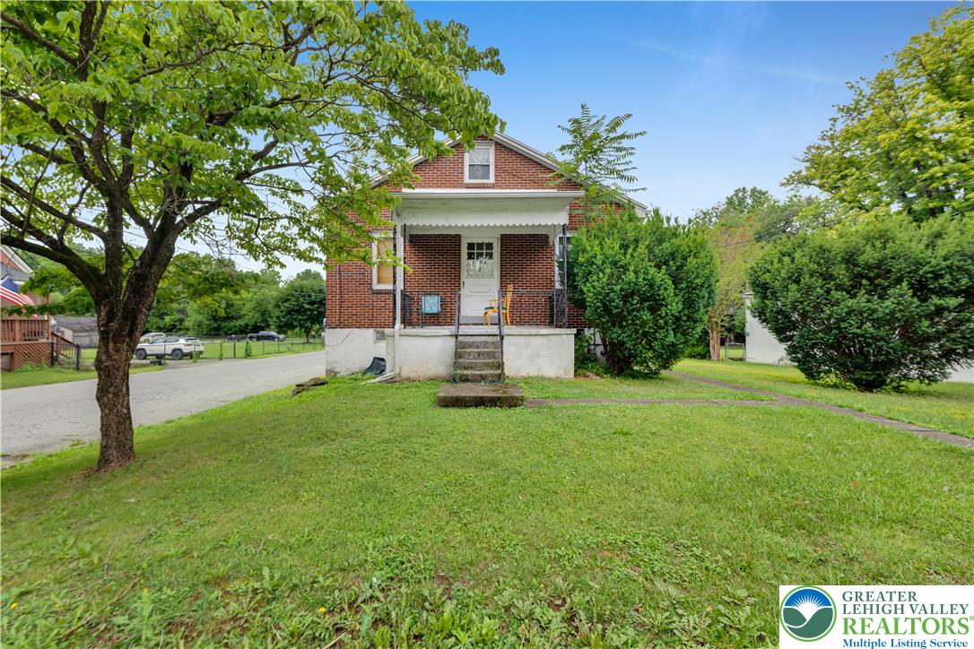 1901 Willow Park Road Property Photo 2