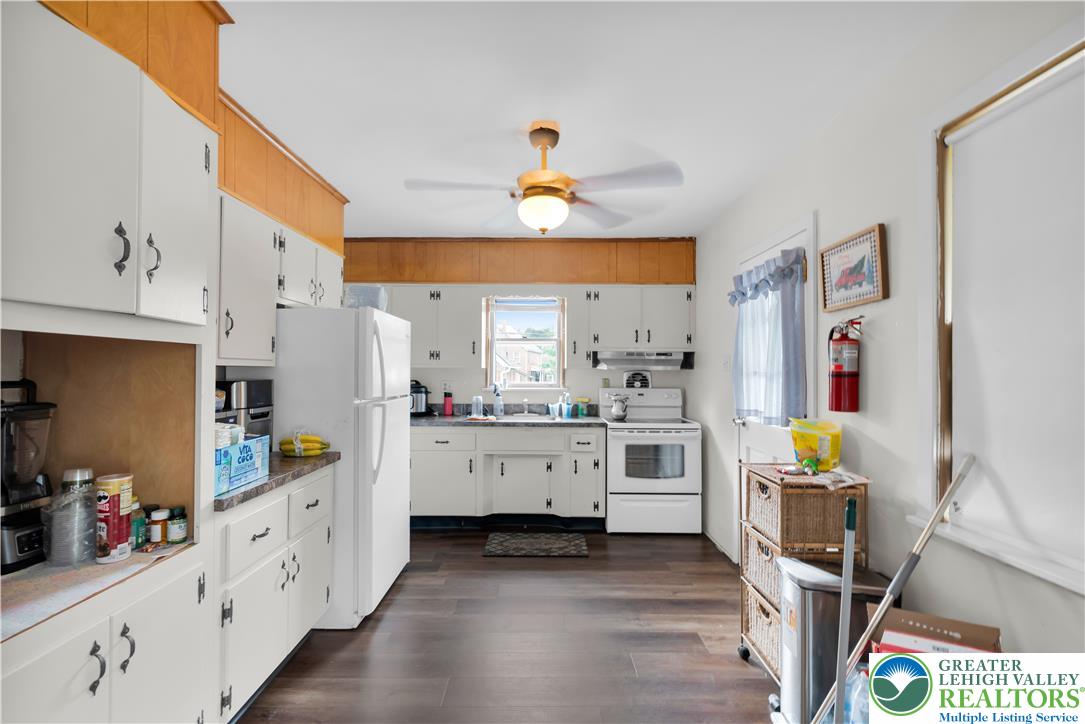 1901 Willow Park Road Property Photo 4