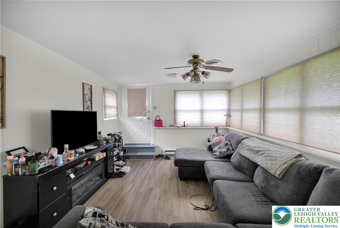 1901 Willow Park Road Property Photo 5