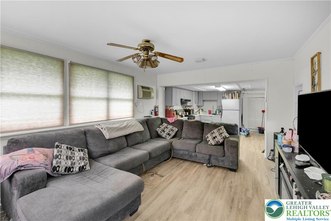 1901 Willow Park Road Property Photo 6