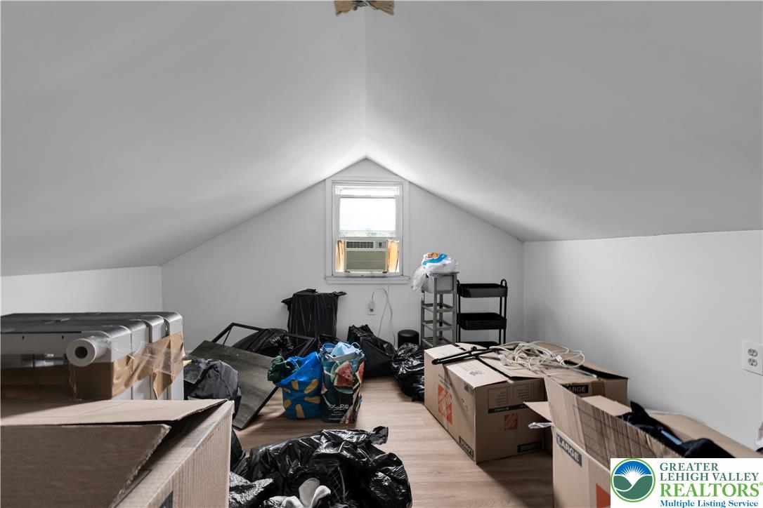 1901 Willow Park Road Property Photo 16