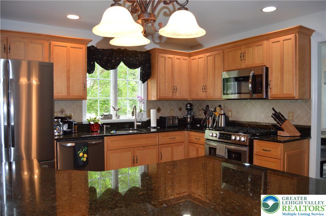 17 Tamarack Court Property Photo 9