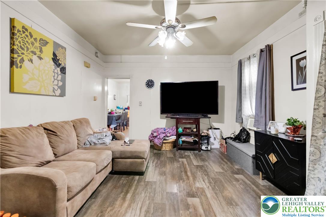 1242 Butler Street Property Photo 3