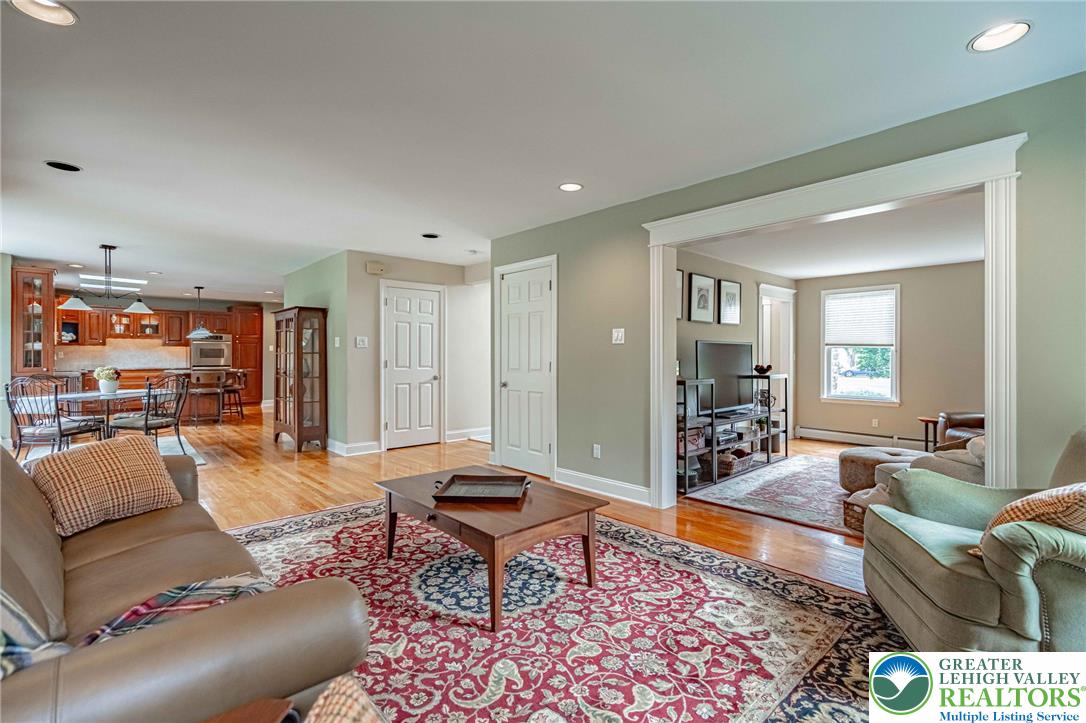 6301 Oakwood Circle Property Photo 7