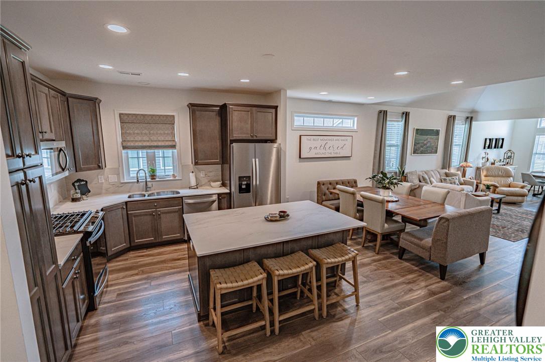 3715 Founders Xing Property Photo 6