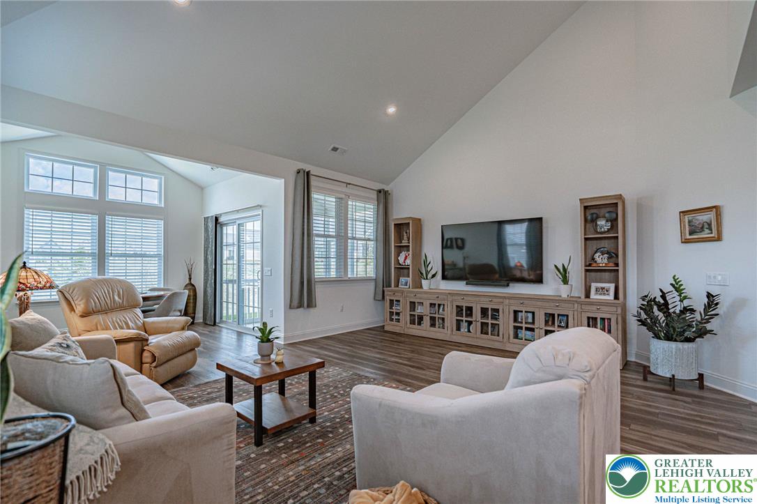 3715 Founders Xing Property Photo 10