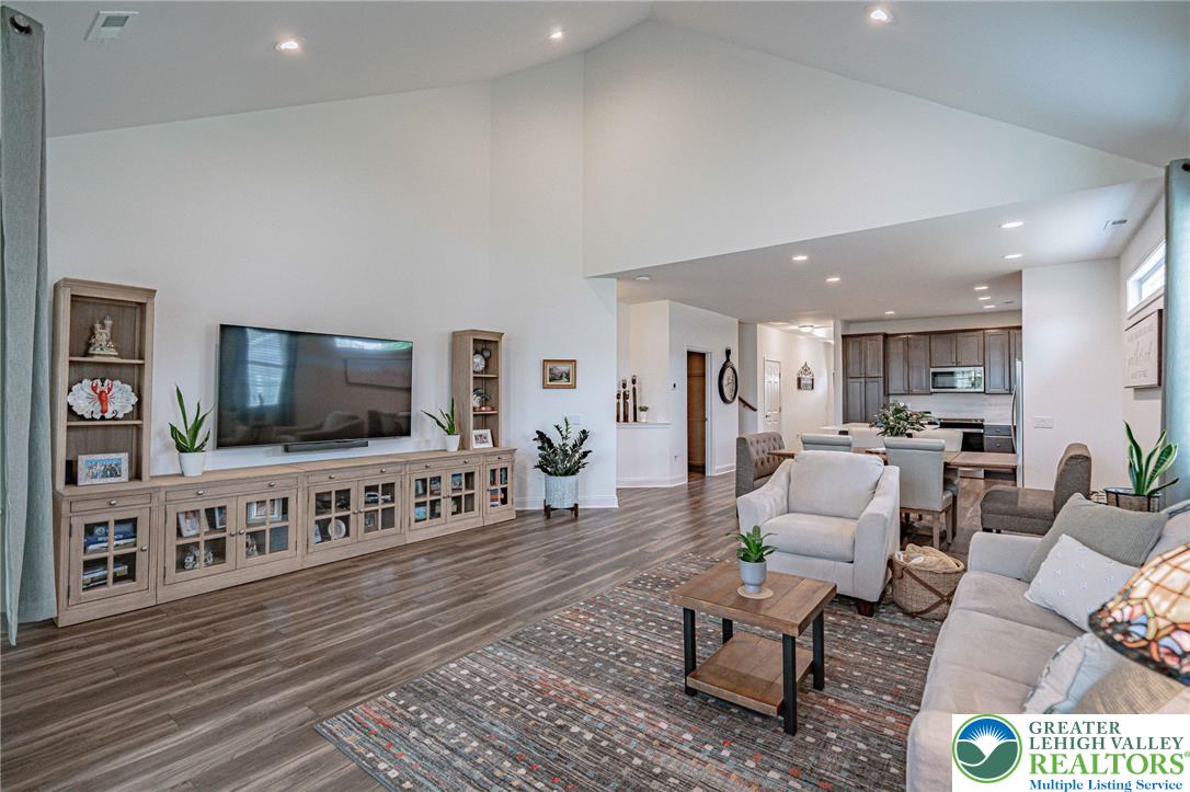 3715 Founders Xing Property Photo 11