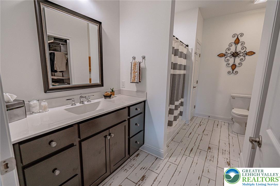 3715 Founders Xing Property Photo 16