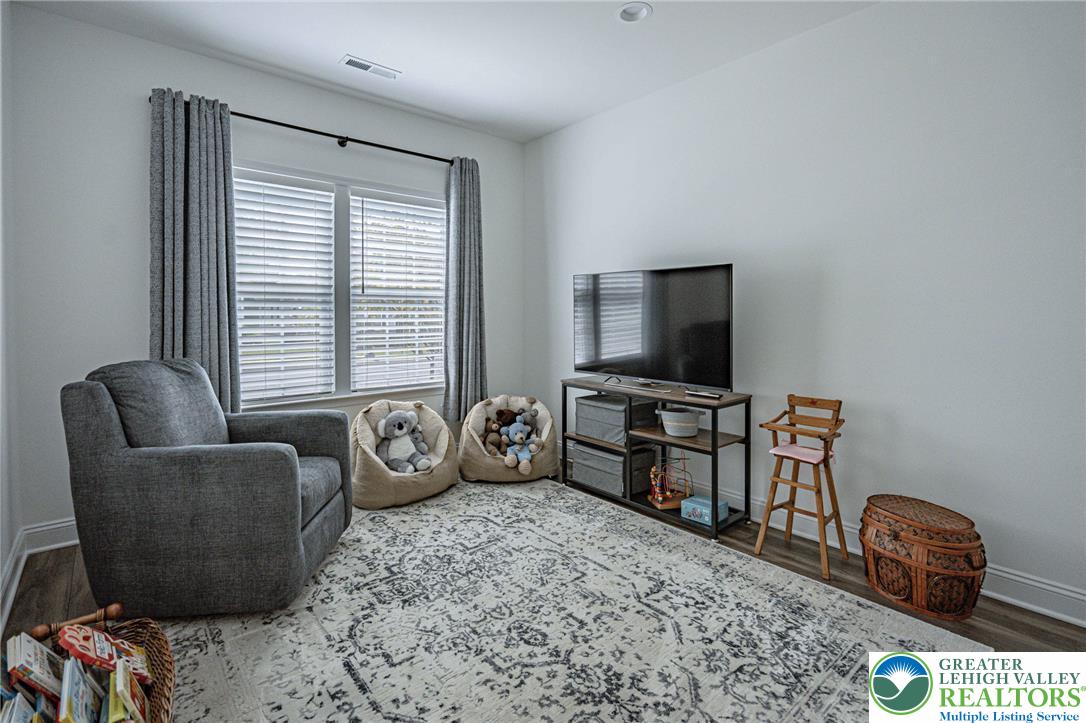 3715 Founders Xing Property Photo 20
