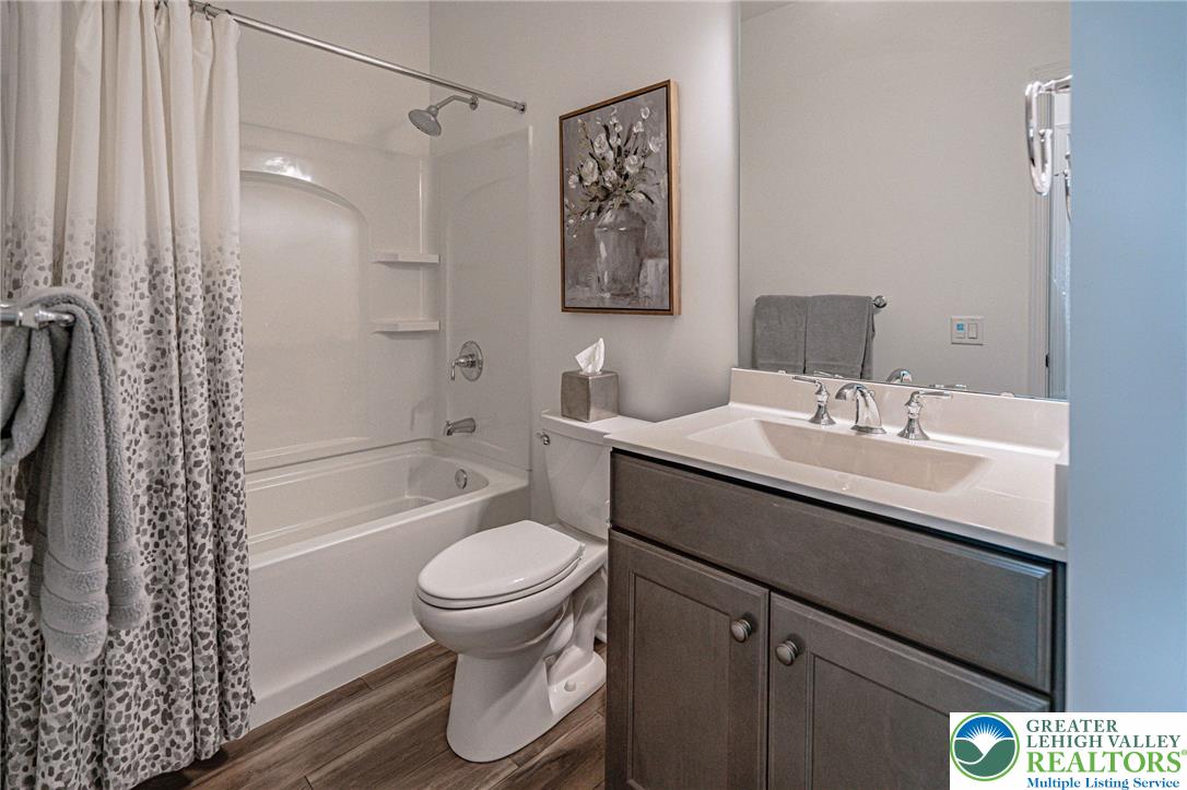 3715 Founders Xing Property Photo 22