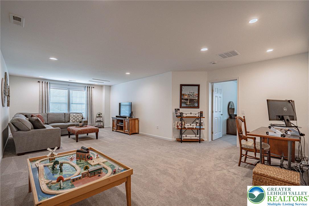 3715 Founders Xing Property Photo 27