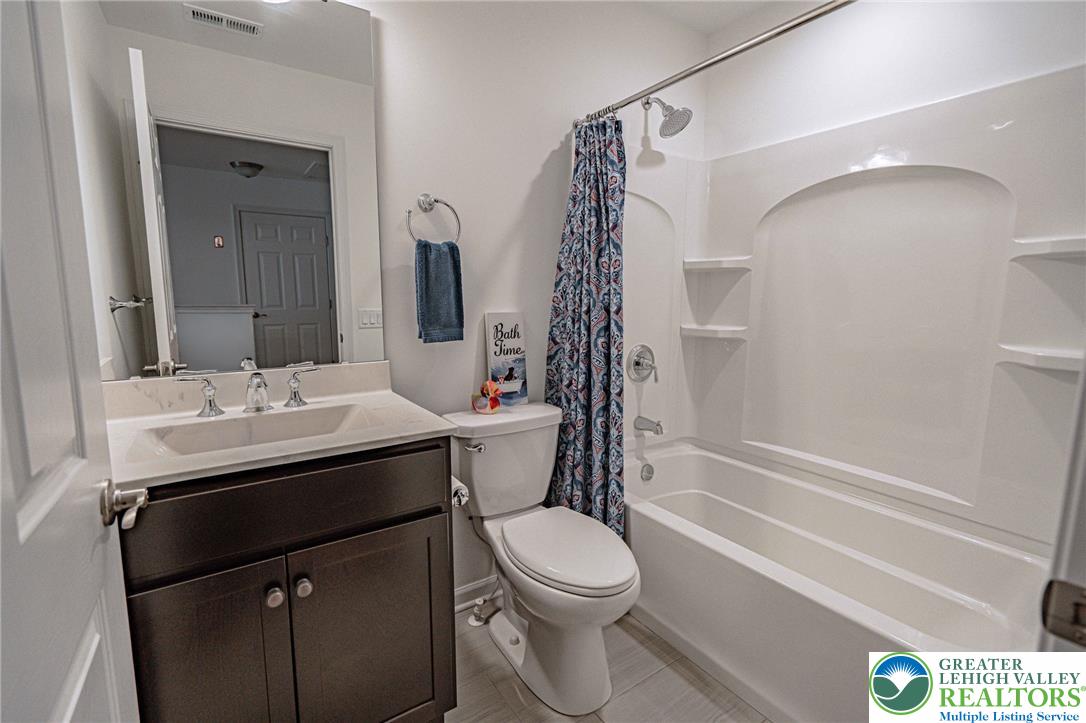 3715 Founders Xing Property Photo 29