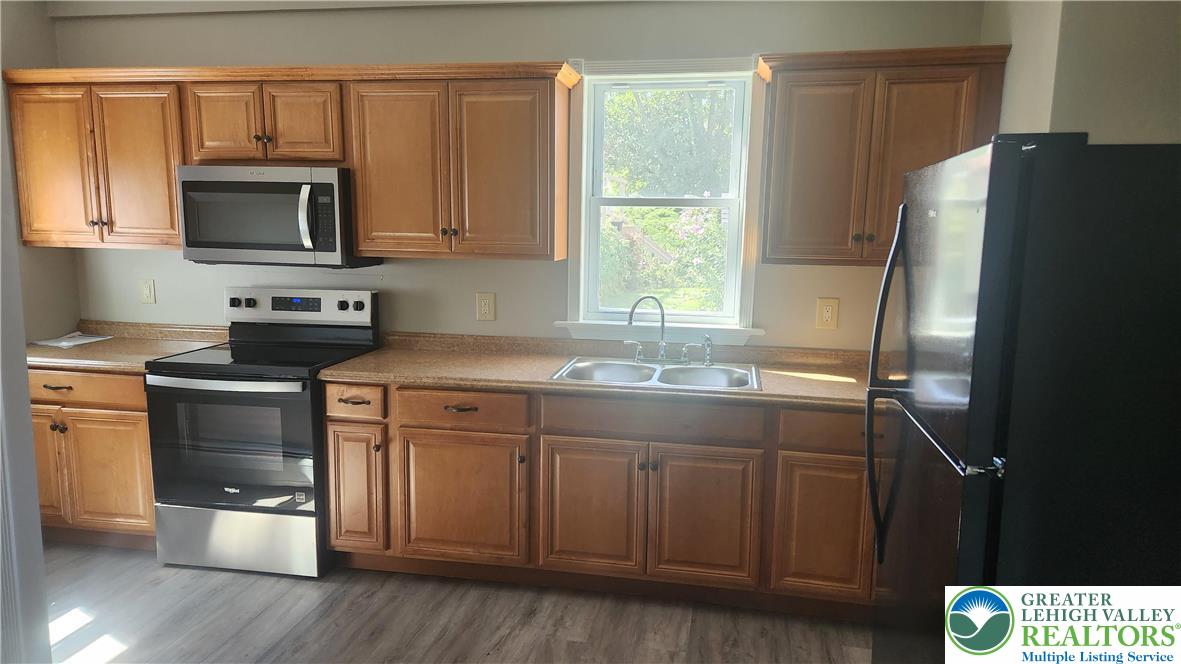 28 East Walnut Street Property Photo 6