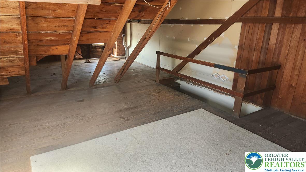28 East Walnut Street Property Photo 12