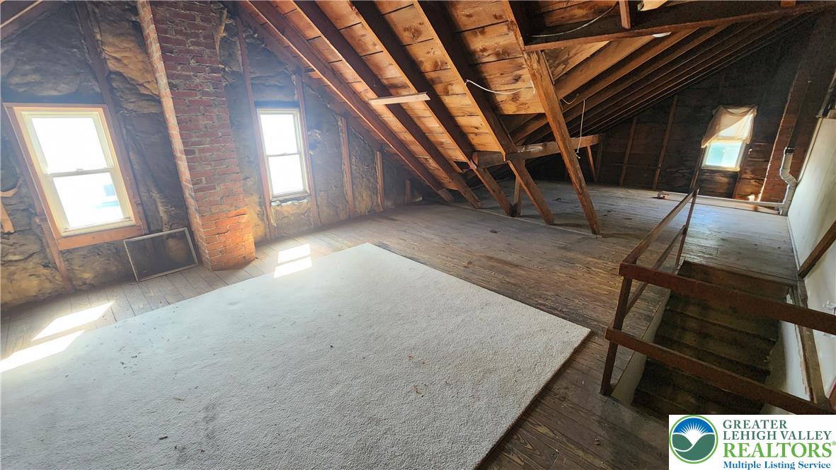 28 East Walnut Street Property Photo 13