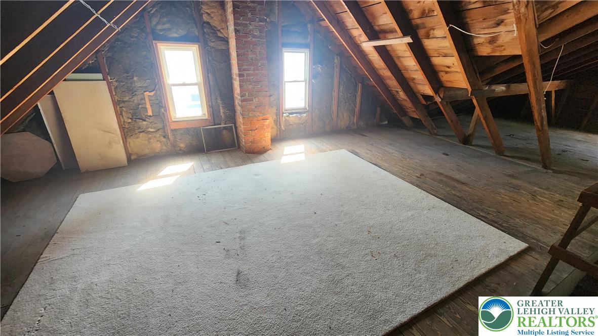 28 East Walnut Street Property Photo 14