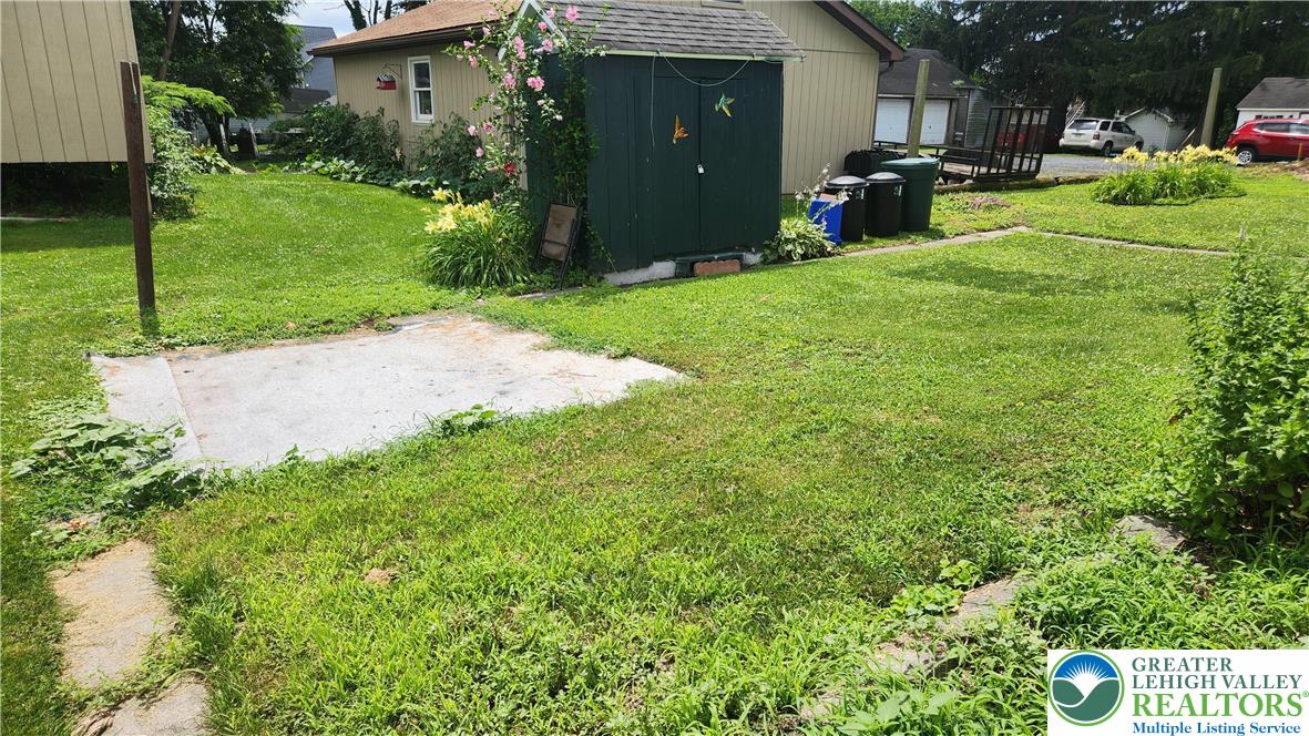 28 East Walnut Street Property Photo 15