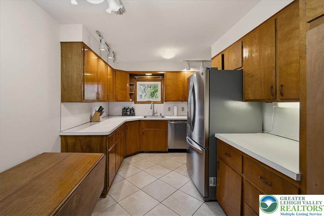 310 Albert Road Property Photo 10