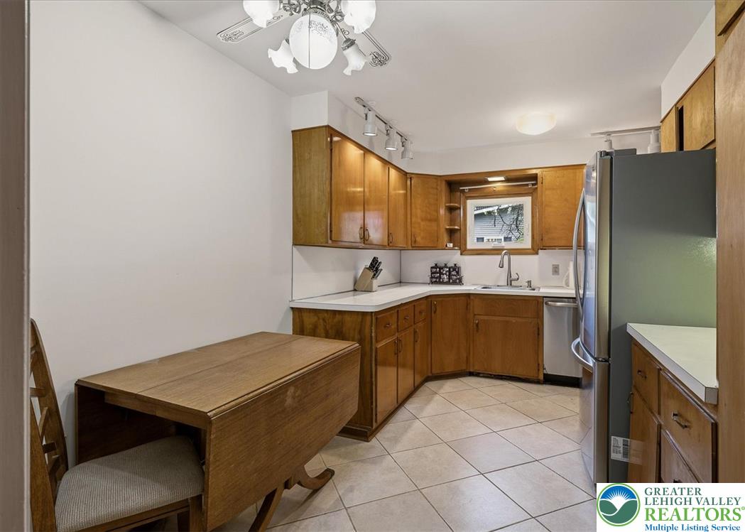 310 Albert Road Property Photo 11
