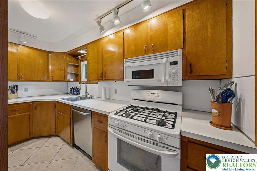 310 Albert Road Property Photo 15